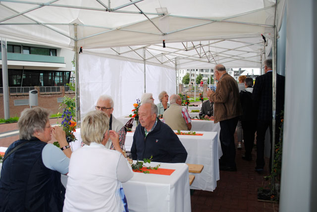 Volksbank Kleverland feiert Weinfest