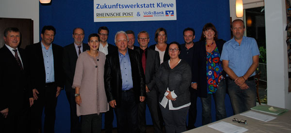 Gruppenfoto der Teilnehmer der Zukunftswerkstatt der Volksbank Kleverland eG Gruppenfoto der Teilnehmer der Zukunftswerkstatt der Volksbank Kleverland eG